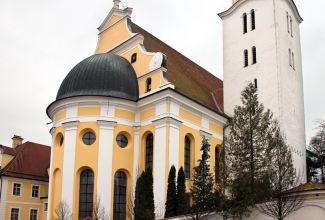 Restaurierung der Fassade der Kirche Heilig Kreuz in Donauwörth